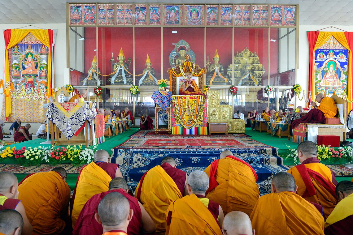 ༸གོང་ས་མཆོག་གིས་གདན་ས་དགའ་ལྡན་དུ་བསྐྱང་རྒྱུའི་མཛད་འཆར་ལ་འགྱུར་བ་ཕྱིན་པ ...