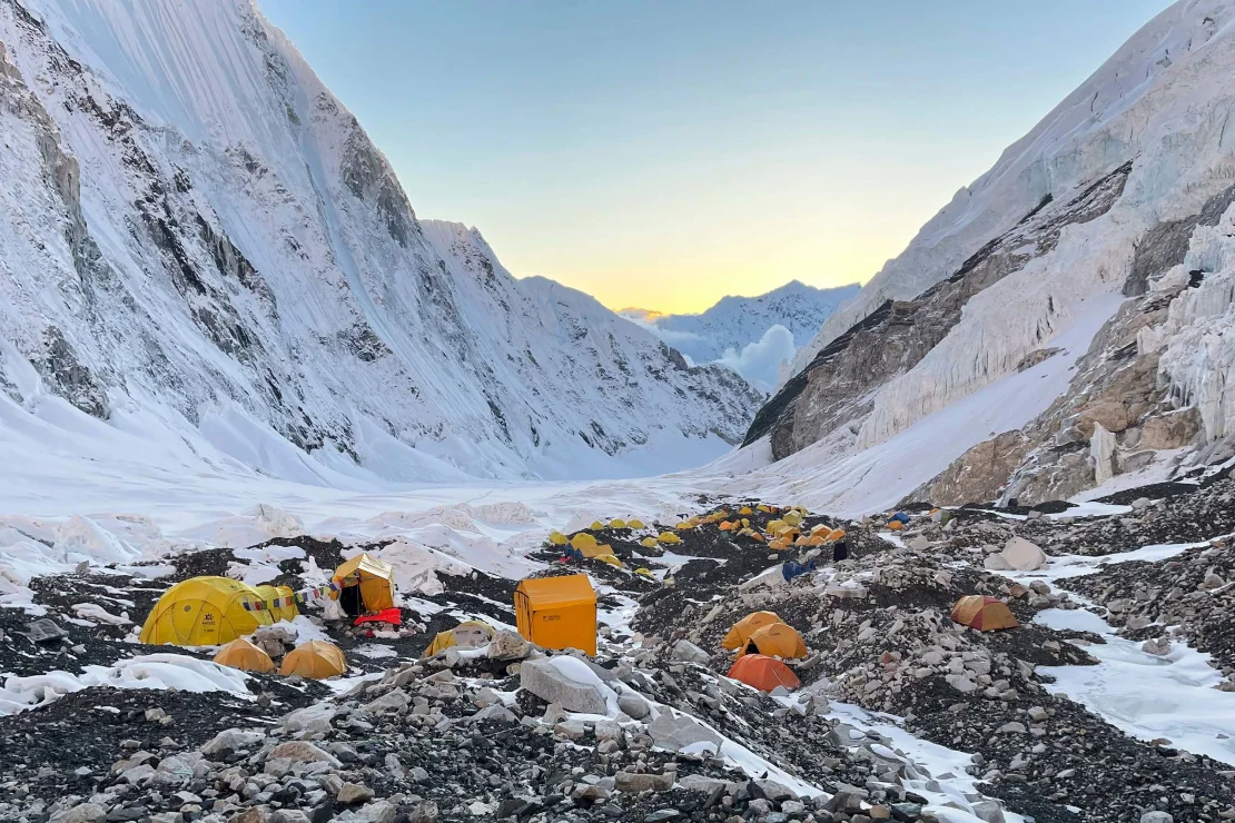 Mount Everest Reopen