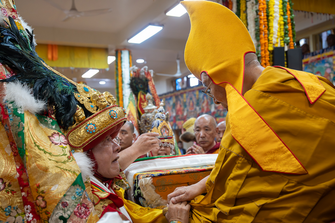 Madkhor Ritual ༸གོང་ས་མཆོག་དགུང་ལོ་ ༡༣༥ ཙམ་སྐུ་བཞུགས་མཛད་རྒྱུའི་ཐུགས་རེ་མཛད་བཞིན་ཡོད ...