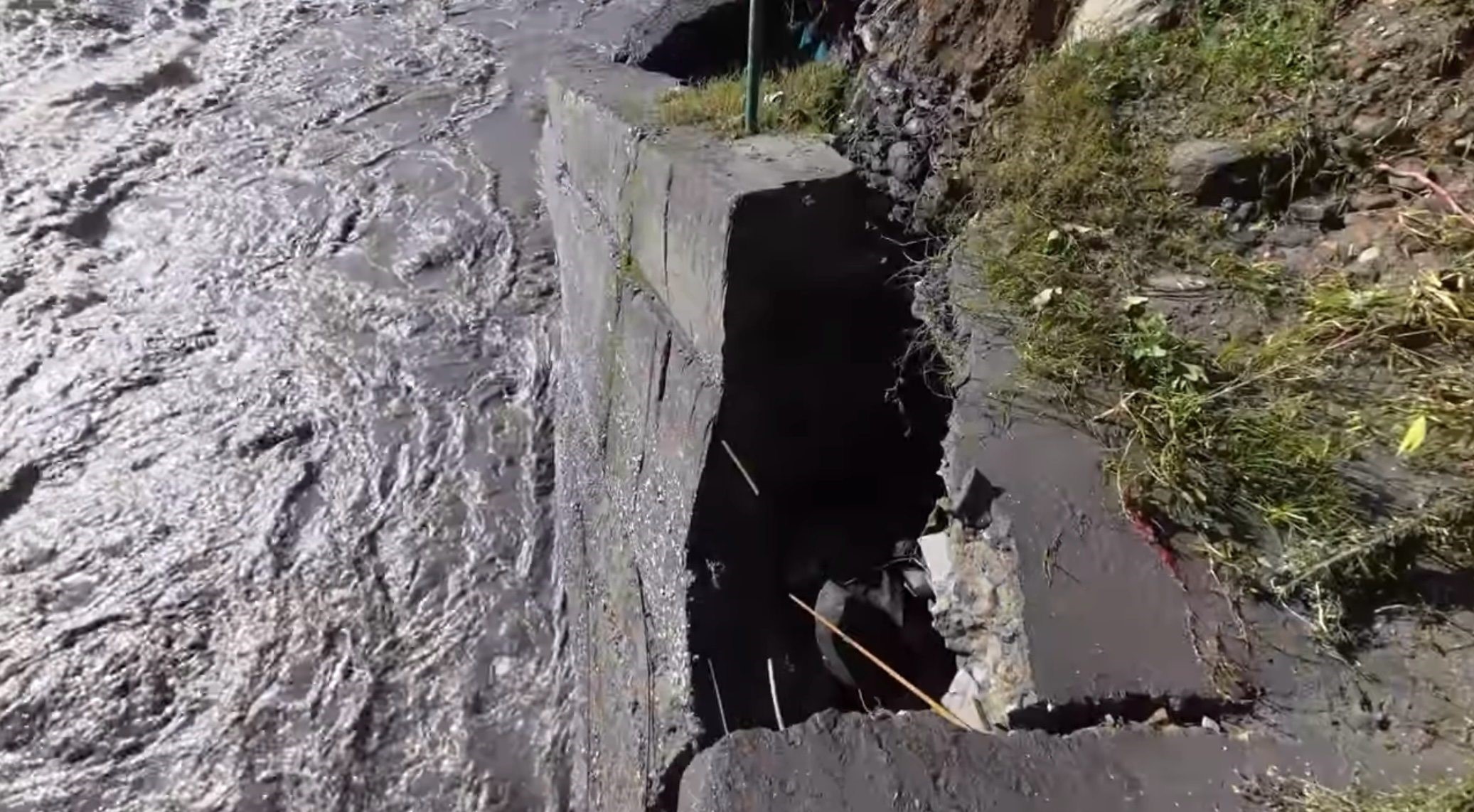 ཀུ་ལུ་མ་ཎ་ལིའི་ཆར་ཞོད་ཁྲོད་བདེ་སྐྱིད་གླིང་དང་ཌོ་བྷི་བོད་མི་གཞིས་ཆགས་གཉིས་ལ་གོད་ཆགས་ཆེ་ཤོས་ཕོག་འདུག