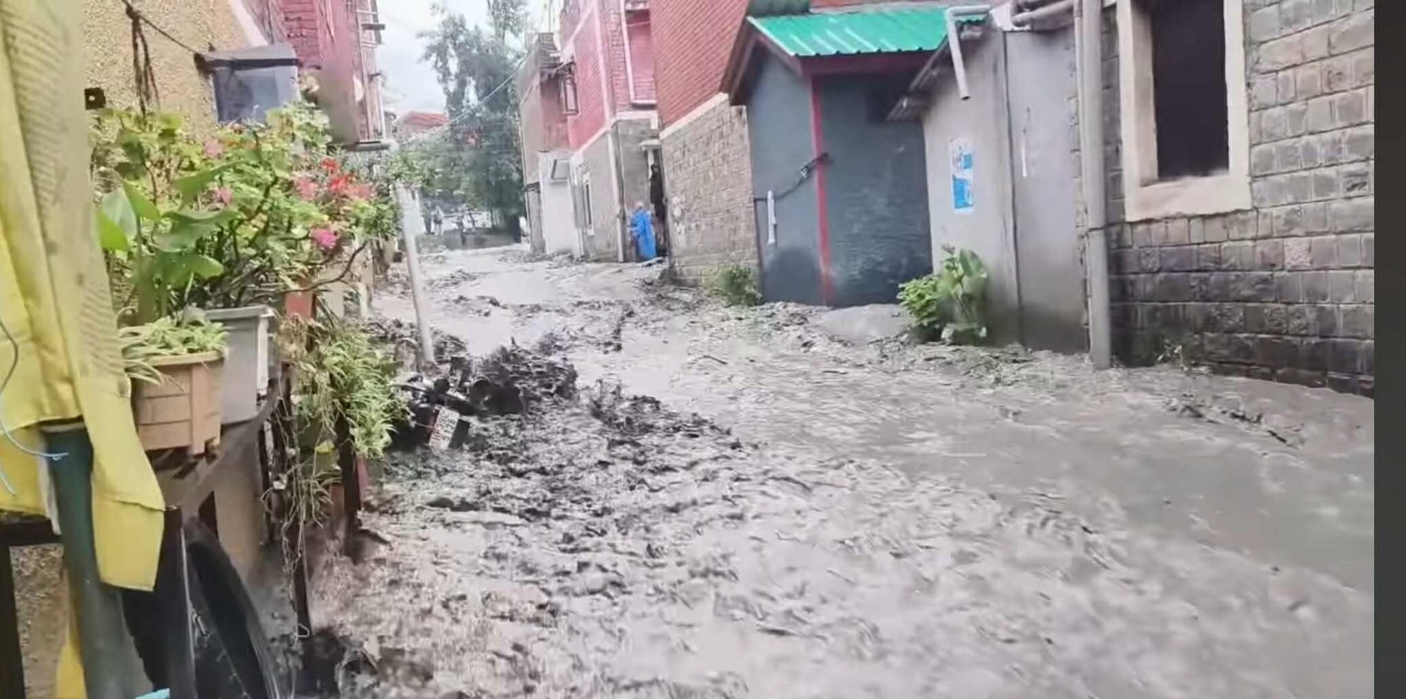 ཀུ་ལུ་མ་ཎ་ལིའི་ཆར་ཞོད་ཁྲོད་བདེ་སྐྱིད་གླིང་དང་ཌོ་བྷི་བོད་མི་གཞིས་ཆགས་གཉིས་ལ་གོད་ཆགས་ཆེ་ཤོས་ཕོག་འདུག