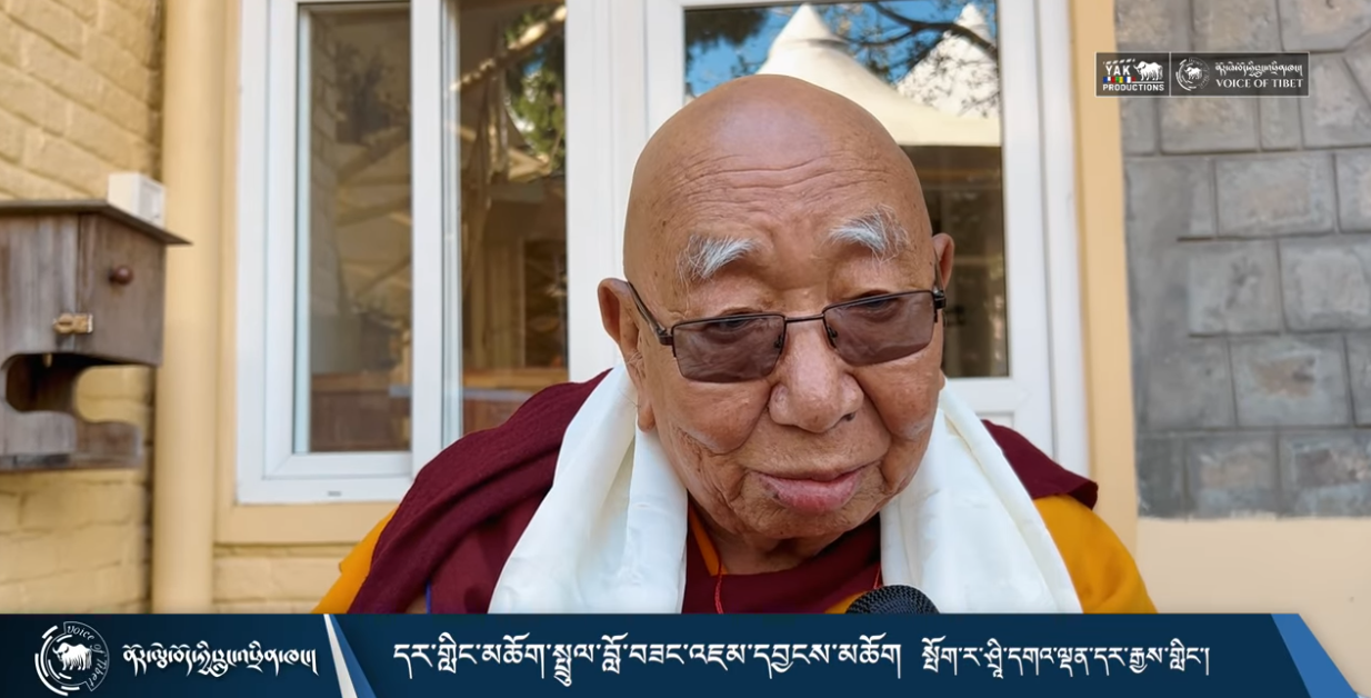 Pokhra Gaden Dhargayling offers ‘Tenshug’ to the Dalai Lama