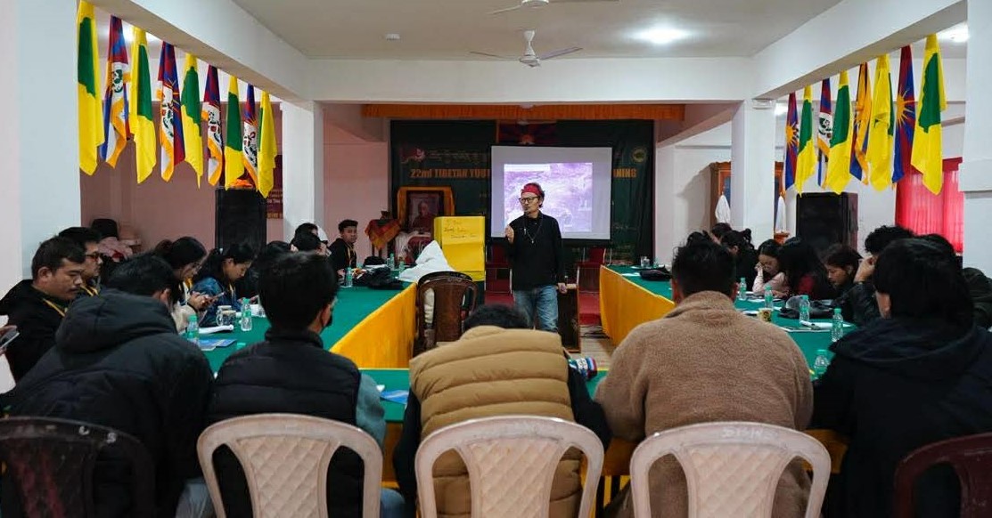 རྒྱ་གར་བྱང་ཤར་ནང་བོད་ཀྱི་གཞོན་ནུ་ལྷན་ཚོགས་ཀྱི་འགོ་ཁྲིད་སྦྱོང་བརྡར་ཆེས་ཐོག་མ།