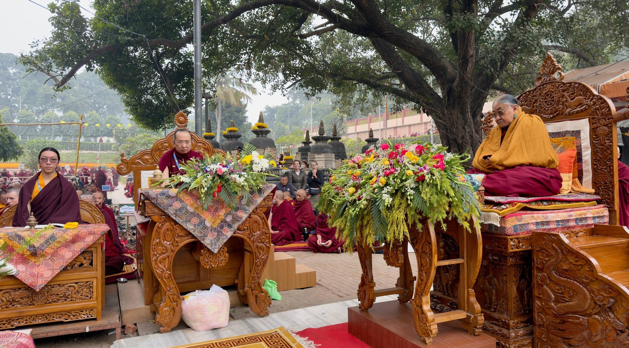 ༸དཔལ་ས་སྐྱའི་འཇིག་རྟེན་ཞི་བདེའི་སྨོན་ལམ་ཆེན་མོ་ཐེངས་ ༣༤ པ་གནས་མཆོག་རྡོ་རྗེ་གདན་དུ་འཚོག་བཞིན་པ།