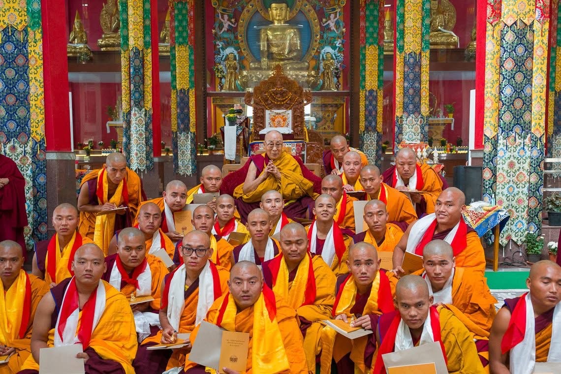 བསྒྲུབ་བྱ་ ༥༡ ལ་བསྙེན་པར་རྫོགས་པའི་དགེ་སློང་གི་སྡོམ་པ་འབོག་ཆོག་མཛད་པ།