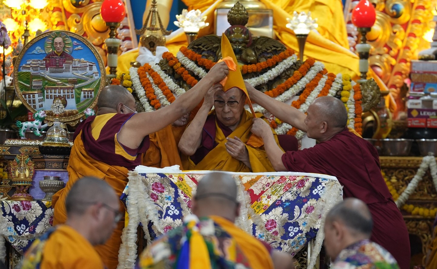 Dalai Lama Attends Long-Life Prayer Offering by U-Tsang Cholkha, Dokham Zachuka Association, and Kyidong Welfare Association