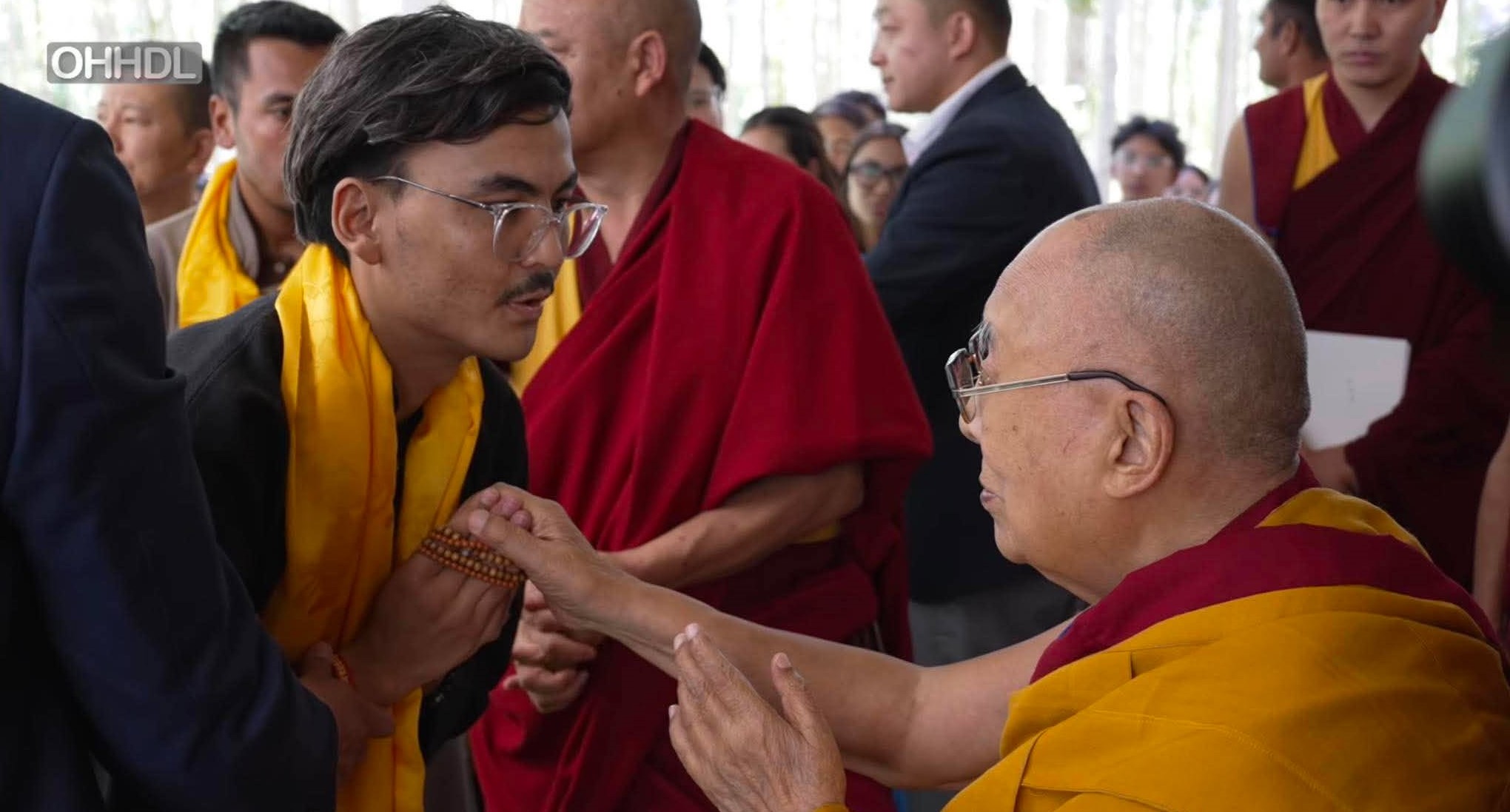 གོང་ས་མཆོག་གིས་ལ་དྭགས་གཞོན་ནུ་ཚོས་མྱོ་རྫས་ལོངས་སུ་སྤྱོད་རྒྱུ་འཛེམ་དགོས་པ་བཀའ་སྩལ་འདུག