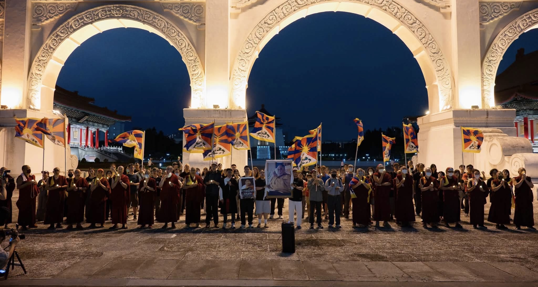 དཔའ་བོ་བློ་དགའ་རང་བཙན་ལགས་སུ་གདུང་སེམས་མཉམ་སྐྱེད་དང་རྒྱ་ནག་གི་ཁྲིམས་གསར་པར་ངོས་ལེན་མེད་པའི་ལས་འགུལ།