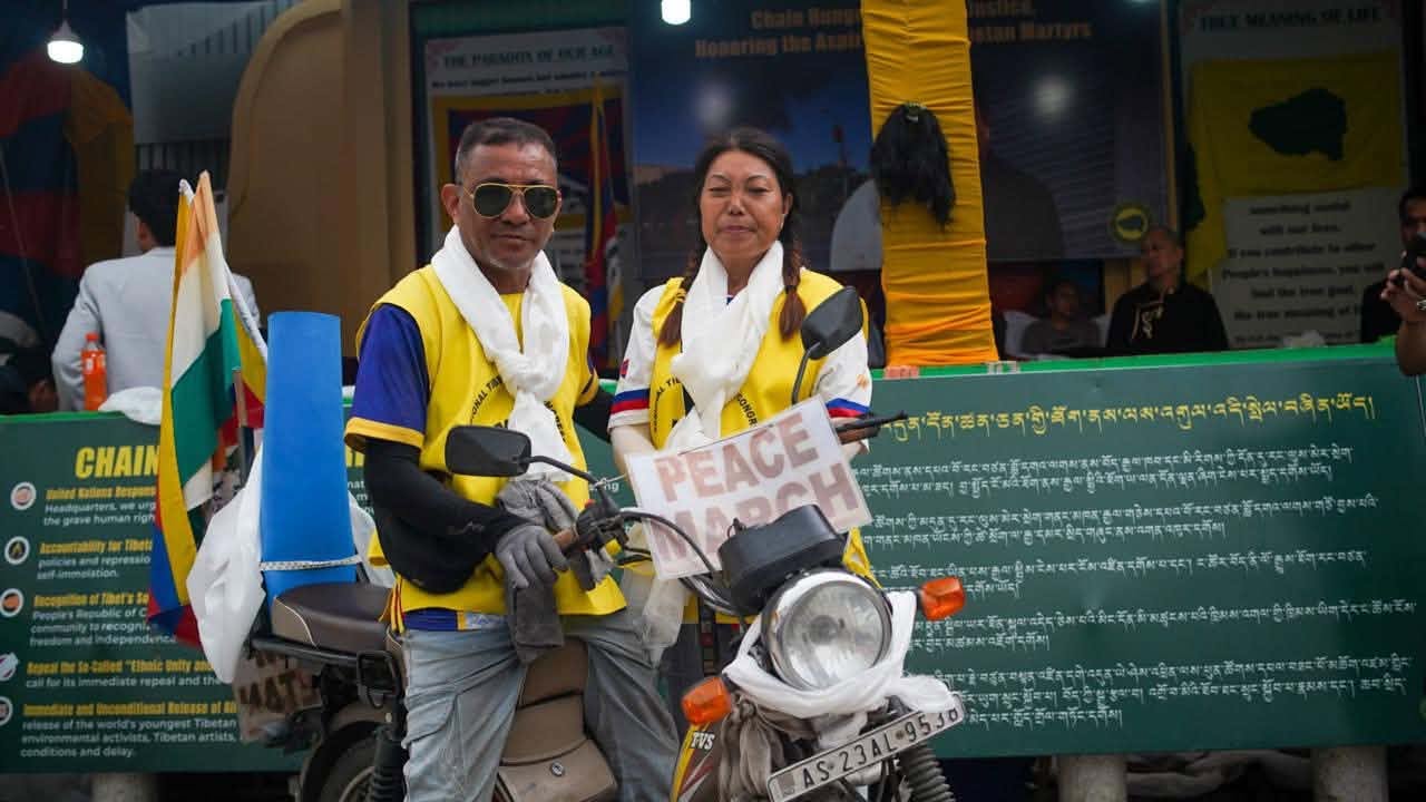 བོད་དོན་ཆེད་མེའོ་ཆོས་འཕེལ་གླིང་ནས་རྡ་ས་བར་སྦག་སྦག་སྐོར་སྐྱོད་ཀྱི་ལས་འགུལ་སྤེལ་མཁན་བོད་མི་བཟའ་ཚང་ཞིག་བཞུགས་སྒར་དུ་འབྱོར་སོང་།