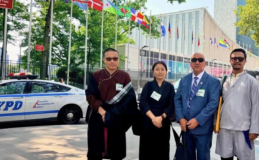 བློ་དགའ་རང་བཙན་ལགས་ཀྱི་སྤུན་མཆེད་དང་རྒྱལ་ཚོགས་ཀྱི་སྐུ་ཚབ་དབར་མཇལ་འཕྲད་གནང་འདུག