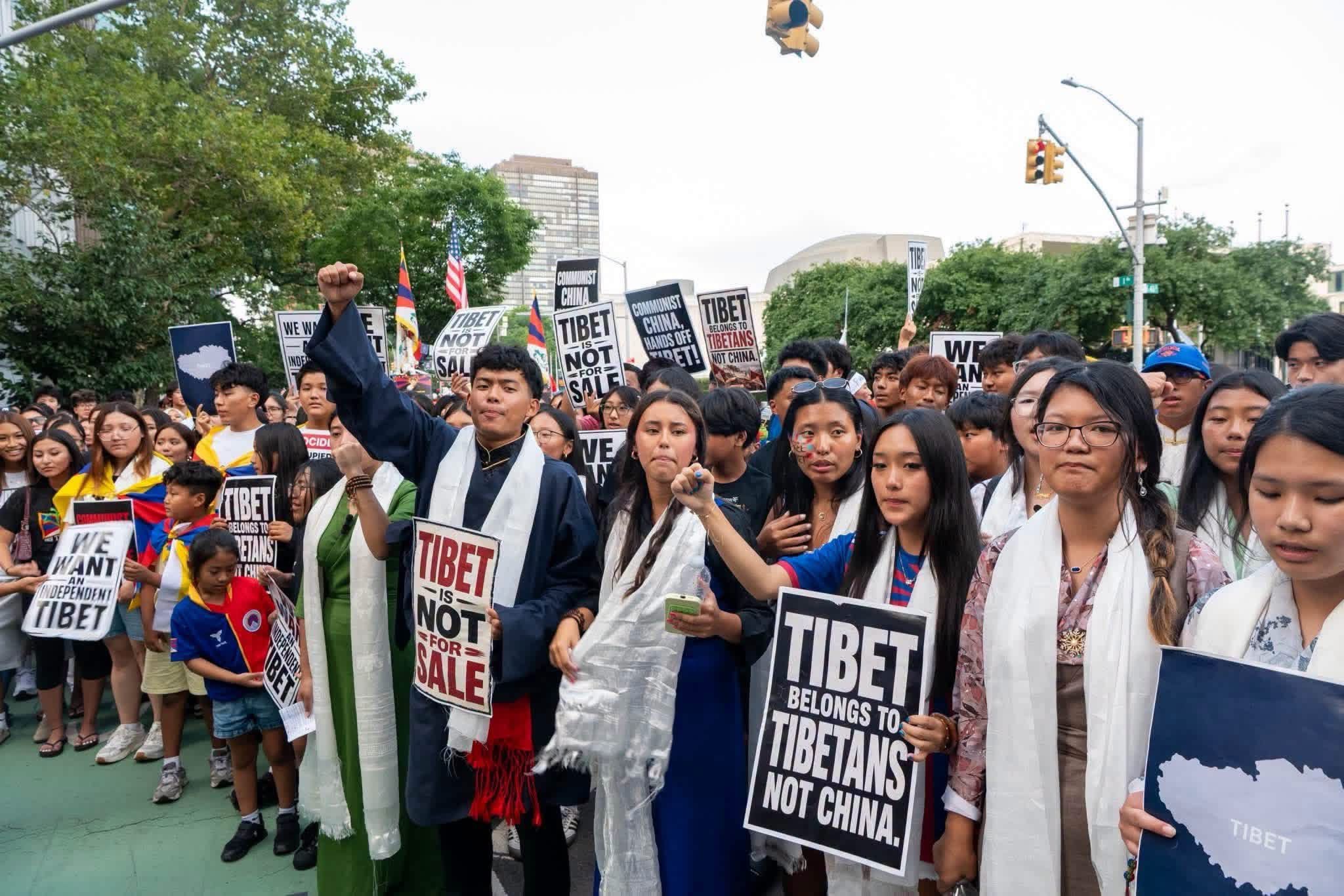 བོད་མིའི་རྒན་རབས་རྣམས་ཀྱིས་ཆོལ་ཁ་ཆོས་ལུགས་འཐེན་འཁྱེར་བྱས་པར་བོད་མི་གཞོན་སྐྱེས་རྣམས་ངོ་གནོངས་དགོས་བྱུང་བ་གསུངས་སོང་།
