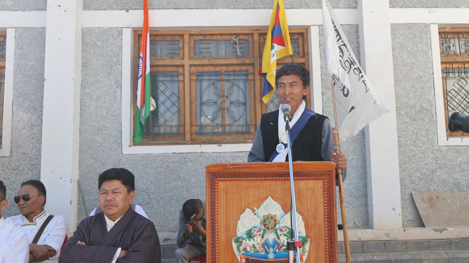 བོད་ཀྱི་སྐད་ཡིག་སྲུང་སྐྱོབ་སླད་གོམ་བགྲོད་ལས་འགུལ་བ་ལ་དྭགས་ཀྱི་རྒྱལ་ས་གླེར་བདེ་འབྱོར་བྱུང་འདུག