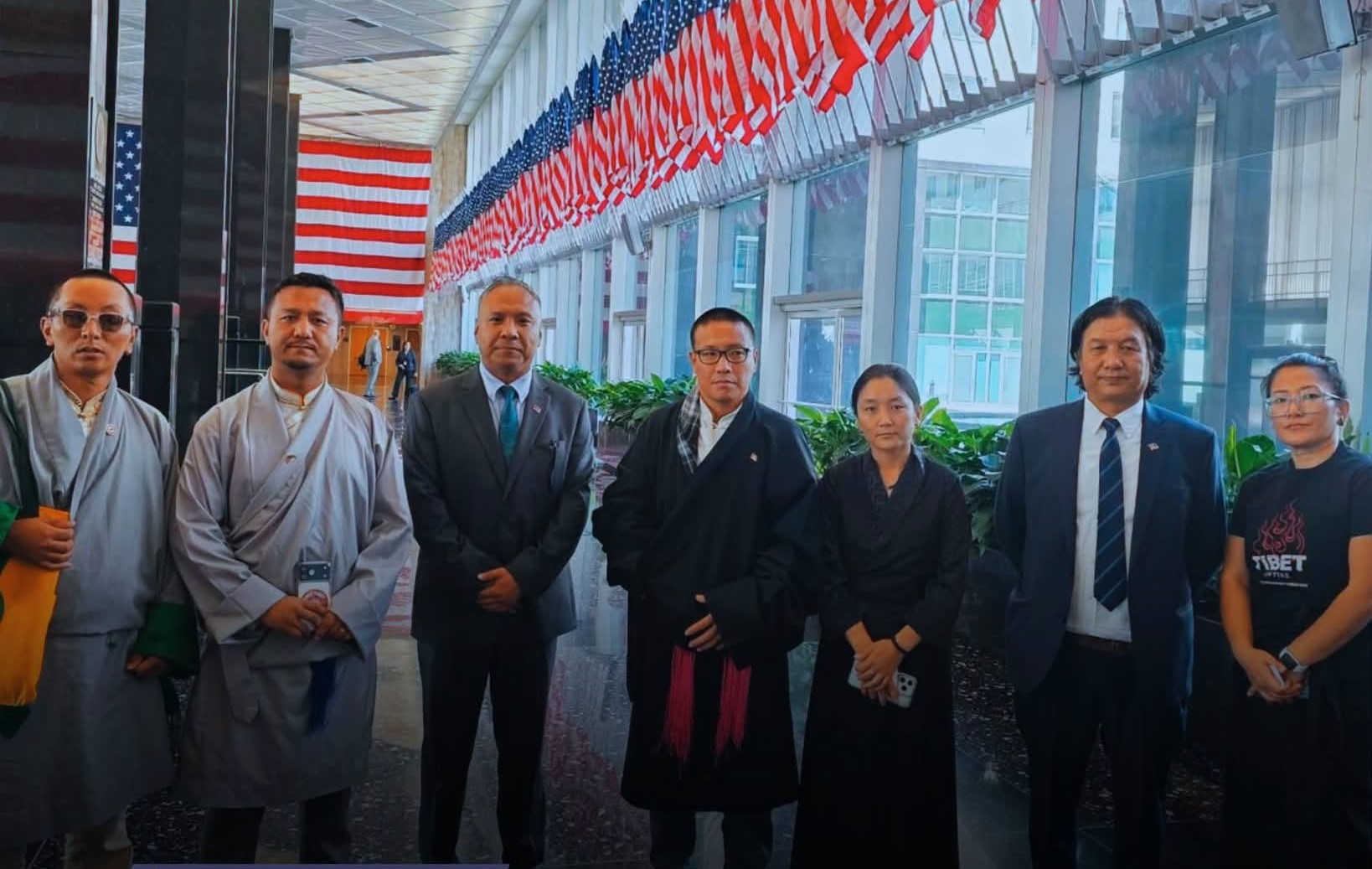རྒྱལ་གཅེས་དཔའ་བོ་བློ་དགའ་རང་བཙན་ལགས་ཀྱི་ནང་མིས་ཨ་རིའི་བོད་དོན་དམིགས་བསལ་འབྲེལ་མཐུད་པ་ཐུག་འཕྲད།