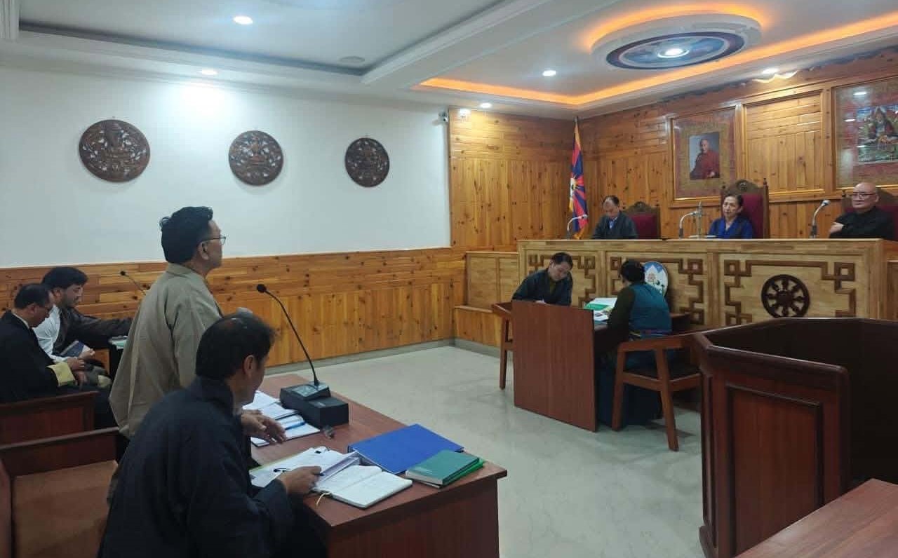 ཕྱི་རྒྱལ་ནས་རྒྱ་གར་དུ་ཕྱིར་ལོག་གནང་མཁན་བོད་མི་ཞིག་གི་འོས་བསྡུ་ཐོབ་ཐང་དང་འབྲེལ་ཁ་མཆུ་ཨང་ ༢༣ པའི་ཐོག་མའི་ཉན་ཞིབ་ལས་རིམ་འཚོགས་སོང་།
