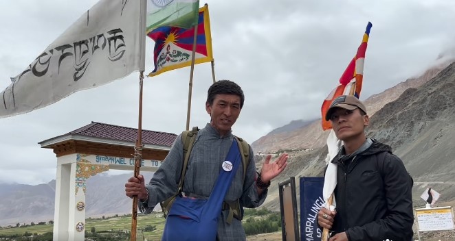 བོད་དོན་གོམ་བགྲོད་པ་སྐལ་བཟང་མཐར་ཕྱིན་ལ་དྭགས་ཟངས་ལ་ནས་ Nyerak གྲོང་ཚོར་སྐྱོད་བཞིན་པ།