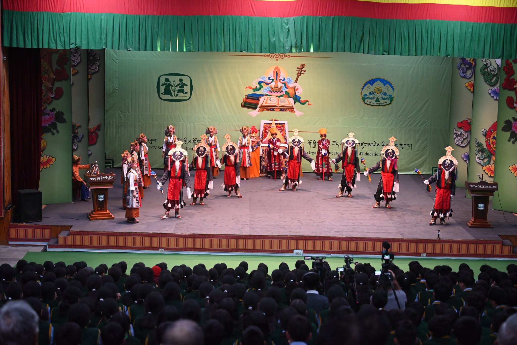 བོད་མིའི་སློབ་གྲྭ་ནང་ཁུལ་གྱི་རྩོམ་རིག་དང་རིག་གཞུང་འདུ་འཛོམས་ཆེན་མོ་ཐེངས་ ༣ པ་དབུ་འཛུགས།