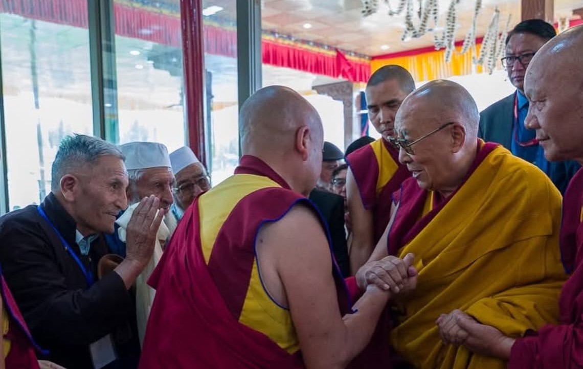 ༸གོང་ས་མཆོག་ལ་ལ་དྭགས་ནང་བཀྲིན་གཏང་རག་དང་བསྙེན་བཀུར་གསོལ་སྟོན།