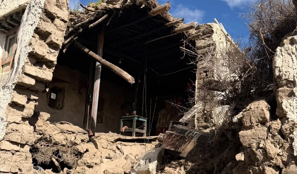 བལ་ཡུལ་གྱི་གློ་སྨོན་ཐང་ཁུལ་དུ་ཉིན་གཅིག་ནང་ས་ཡོམས་ ༧ རྒྱག་སྟེ་སྡོད་ཁང་སོགས་ལ་གནོད་སྐྱོན་ཚབས་ཆེ་ཕོག་འདུག