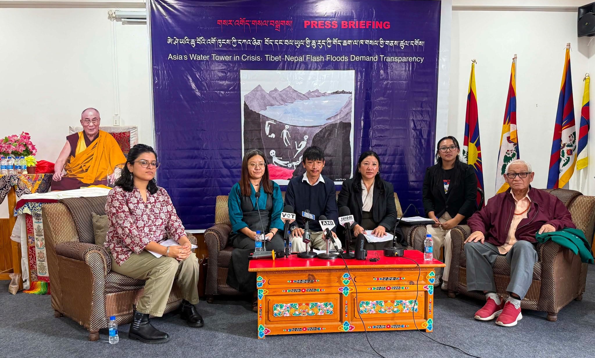 རྒྱ་ནག་གཞུང་ནས་བལ་བོད་ས་མཚམས་སུ་ཆུ་ལོག་གི་གོད་ཆགས་དང་འབྲེལ་བའི་གནས་ཚུལ་ཕྱི་གསལ་ནང་གསལ་བཟོ་དགོས།