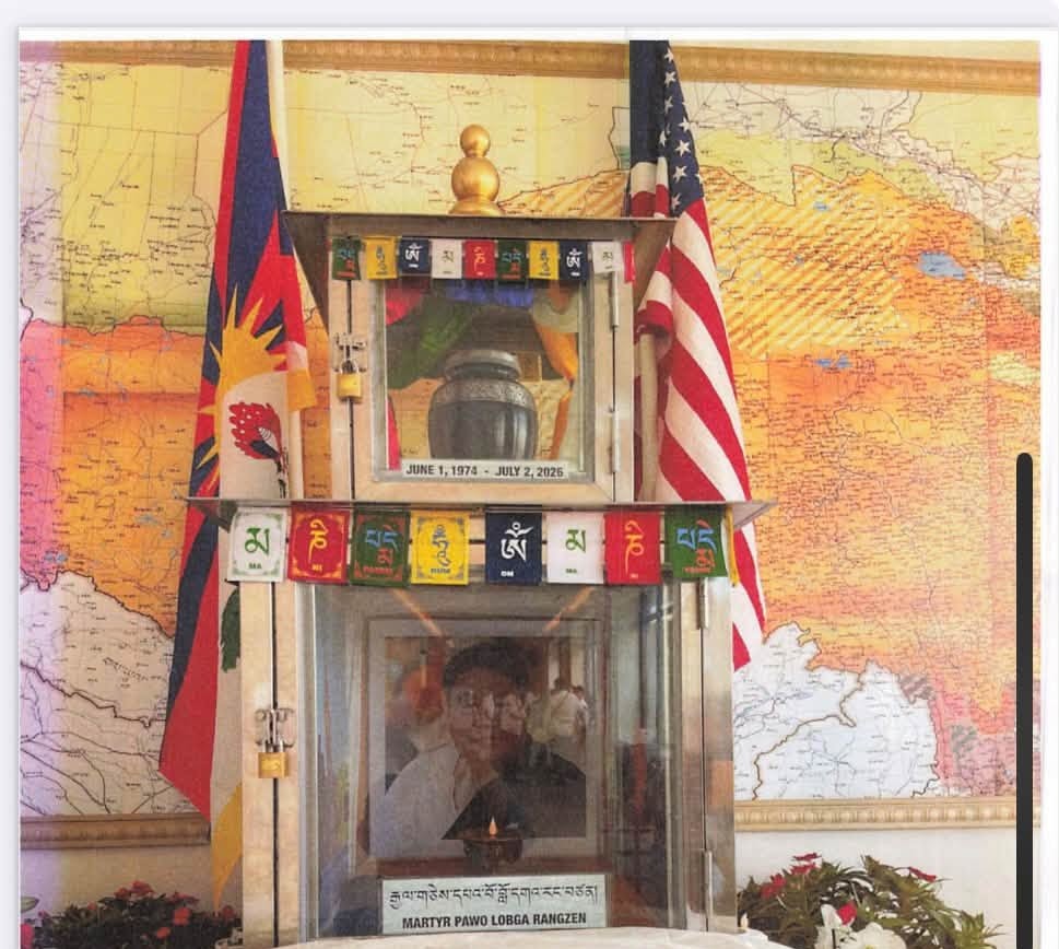 དཔའ་བོ་བློ་དགའ་རང་བཙན་ལགས་ཀྱི་ཆེད་དུ་དྲན་རྟེན་གྱི་བཀོད་པ་ཕུན་ཚོགས་སྡེ་བཞིའི་ཚོགས་ཁང་དུ་གདན་ཞུས།