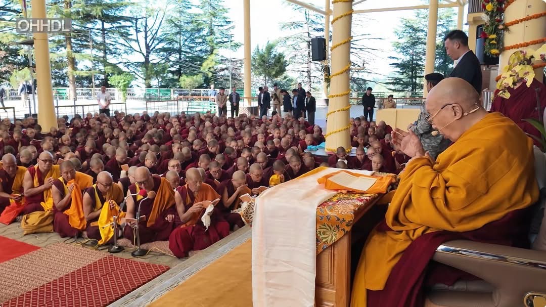 བཙུན་མ་ ༥༠༠ ཙམ་ལ་འཕགས་བོད་གྲུབ་ཆེན་སྐྱེས་མ་ཉེར་གཅིག་གི་གསོལ་འདེབས་ལྗགས་ལུང་ཆེས་ཐོག་མ་སྩལ་བ།